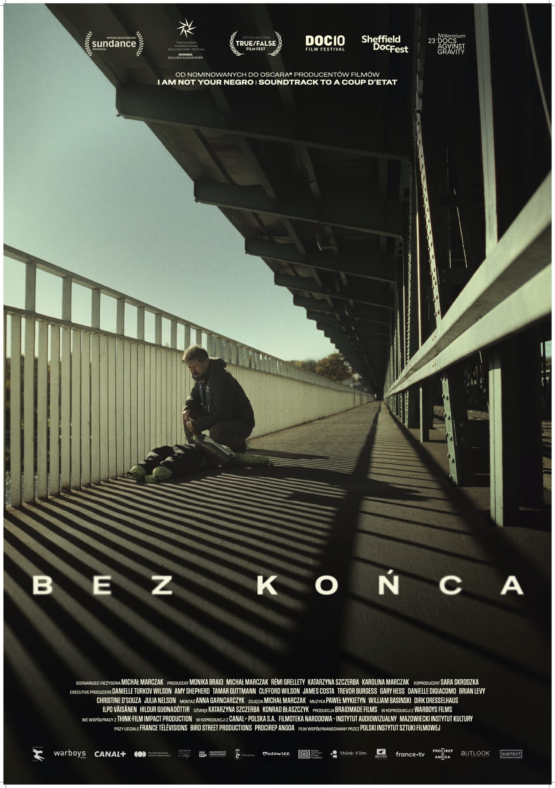 Plakat „Bez końca" (Closure) Michała Marczaka — dokument o Danielu i Agnieszce Dymińskich, którzy szukają syna i walczą o zmiany dla rodzin osób zaginionych.